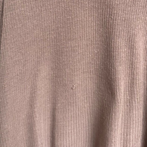 Wilfred Aritzia 100% Modal Flowy Cropped Tank Top Taupe - Picture 5 of 5